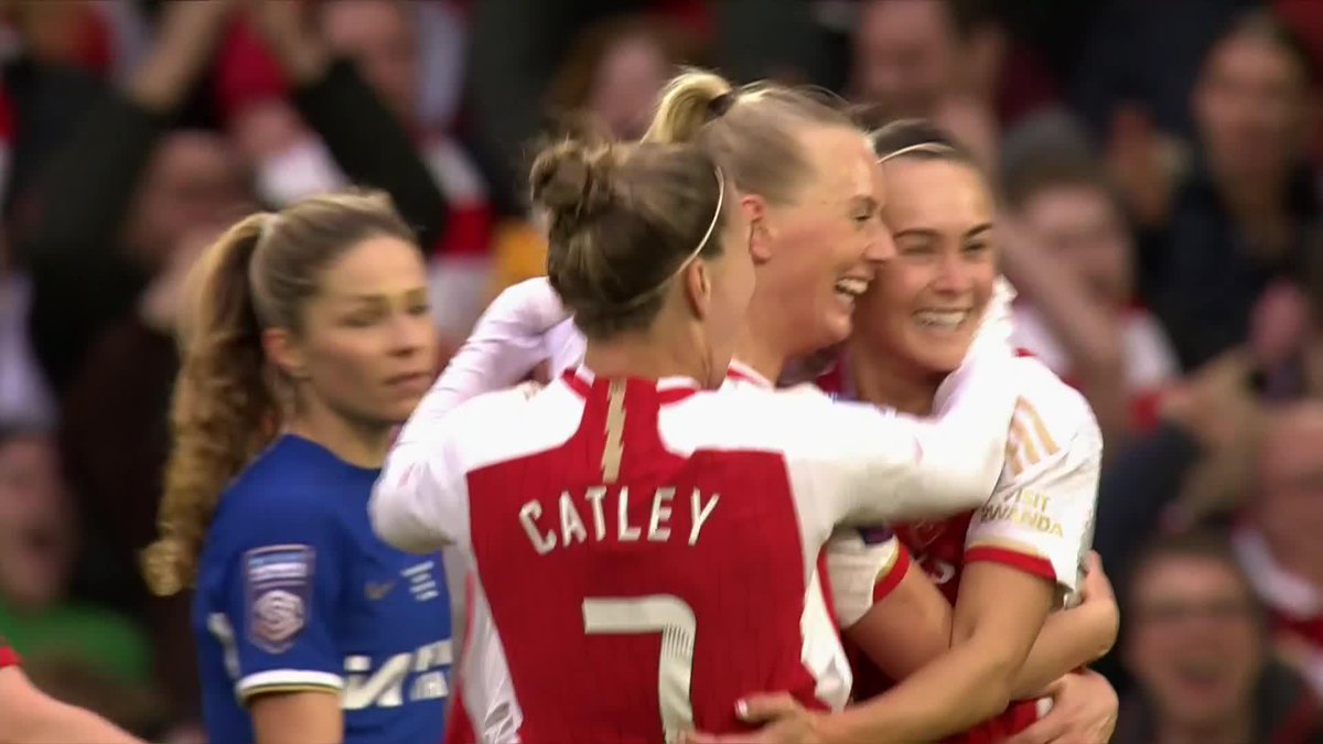 STINA BLACKSTENIUS FINDS THE BREAKTHROUGH! 😱 The Arsenal Women forward fires the ball into the bottom right! #ContiCup