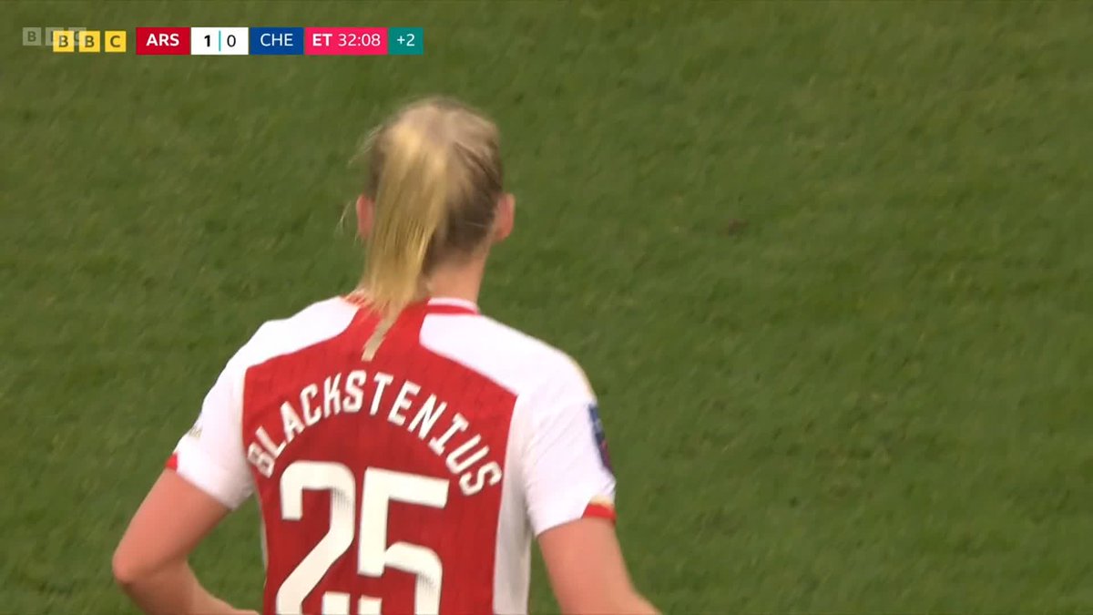 Arsenal gave done it - they are League Cup winners once again 🏆 Chelsea boss Emma Hayes is clearly unhappy with something at full-time though and has words with Jonas Eidevall. #BBCFootball #ContiCup