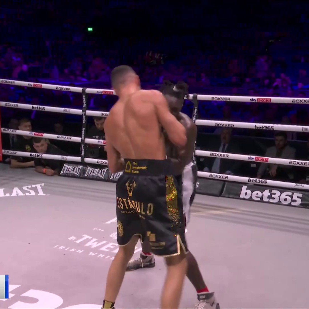 BACK WITH A BANG! 💥 Callum Simpson KNOCKS-OUT Dulla Mbabe with a fantastic right hand! 👊 #SimpsonMbabe x #WardleyClarke