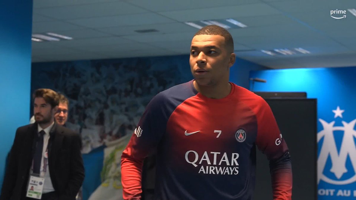 Kylian Mbappé sifflote avant son entrée dans le Vélodrome. 😅❤️💙 Comme s’il était chez lui ! 😗 🎥 Prime Video Sport France
