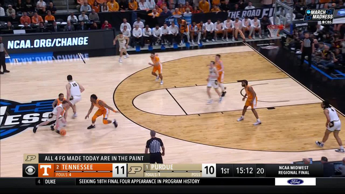 Edey REJECTED and it turns into a Tennessee Basketball triple 🔥 #MarchMadness