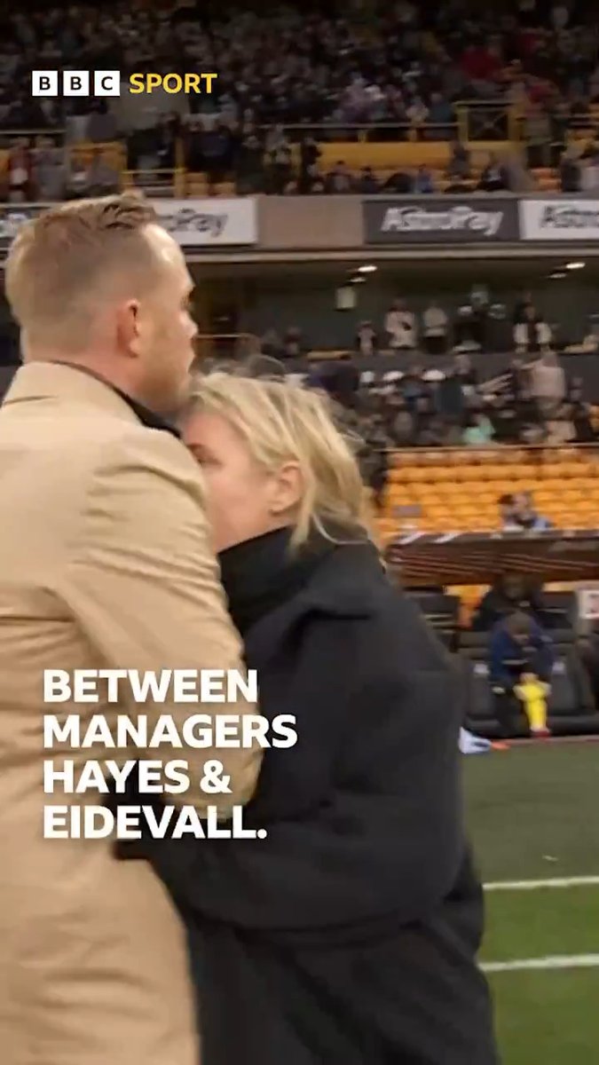 A bit of argy-bargy between Hayes and Eidevall 👀 Tensions were running high at the #ContiCup #BBCFootball