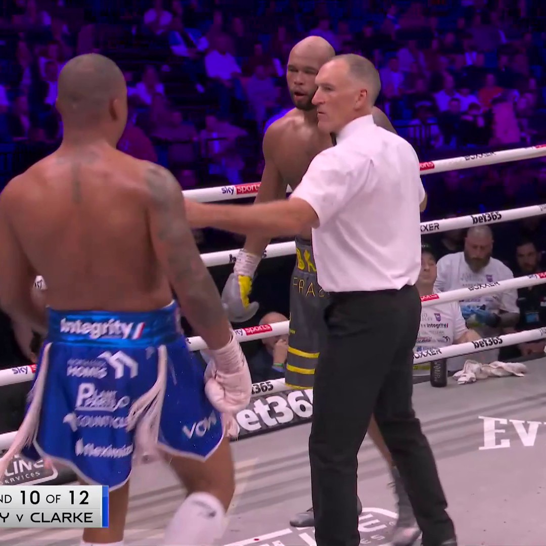 BRILLIANT strikes from Frazer Clarke! ๐ The nose of Fabio Wardley is a mess! ๐ฏ #WardleyClarke