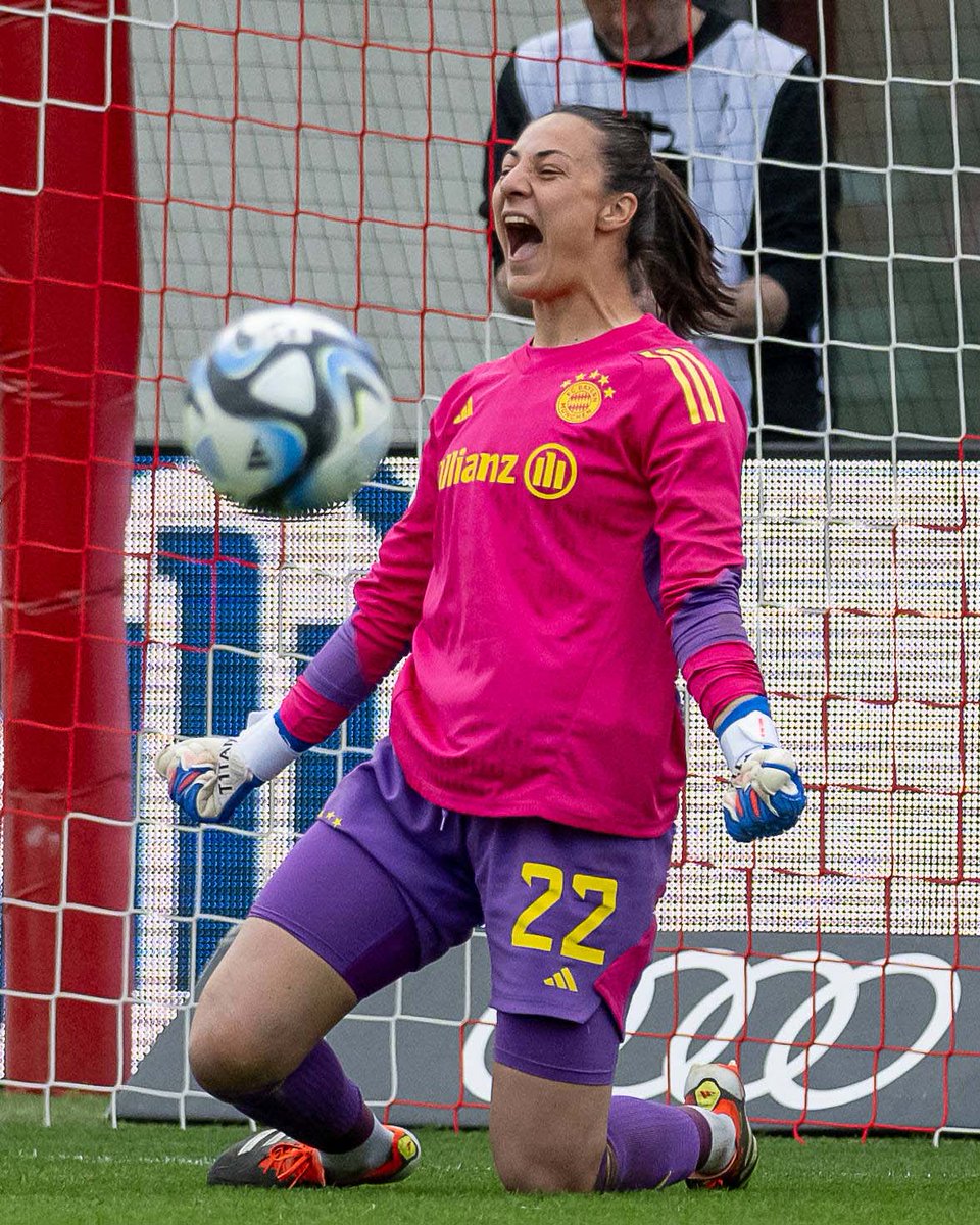 Das war einfach nur 𝙂𝙍𝙊𝙃𝙎𝘼𝙍𝙏𝙄𝙂, MALA❗ 🧤🧱 #FCBSGE #FCBayern #DFBPokalFrauen