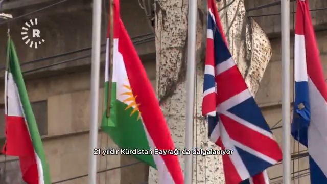 #Kürdistan Bayrağı 21 yıldır Kırgızitan'ın başkenti Bişkek'in merkezinde diğer ülkelerin bayrağı ile dalgalanıyor