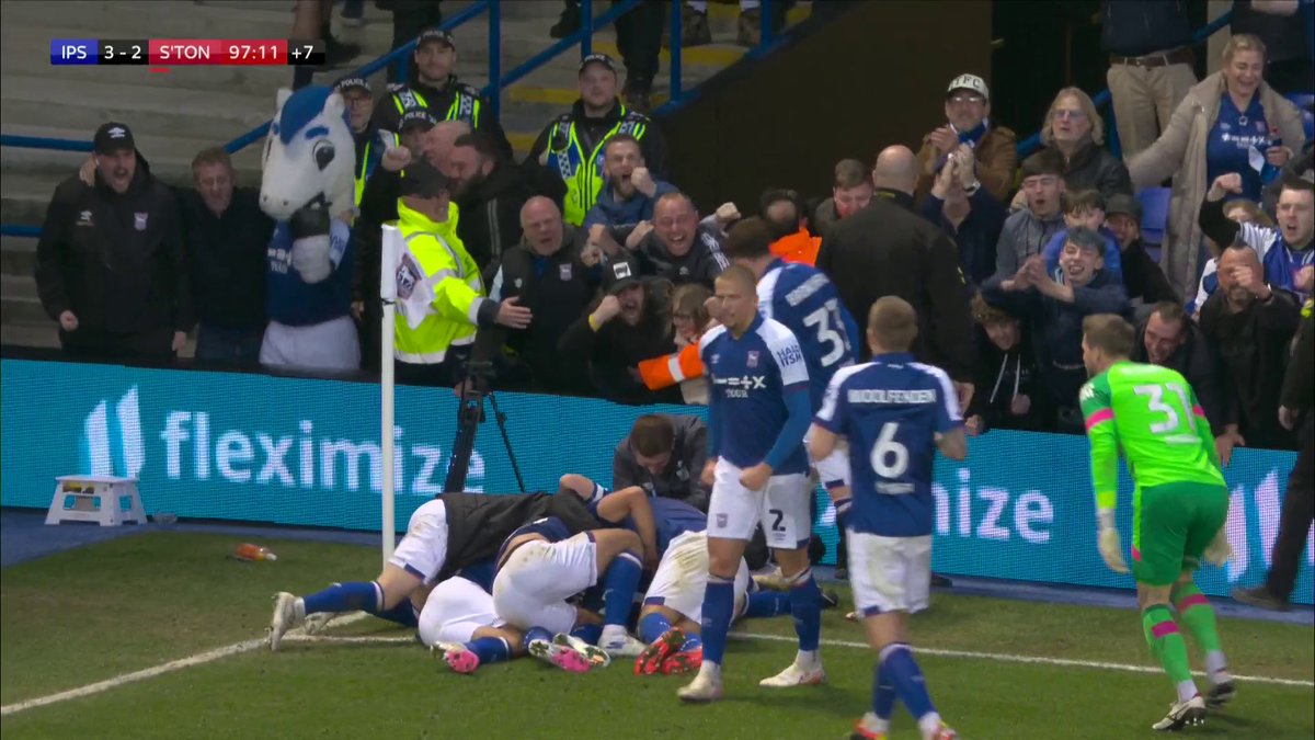 "Even for the Championship this is extraordinary!" 🤯 Ipswich Town have won it at the last! WOW! 😲