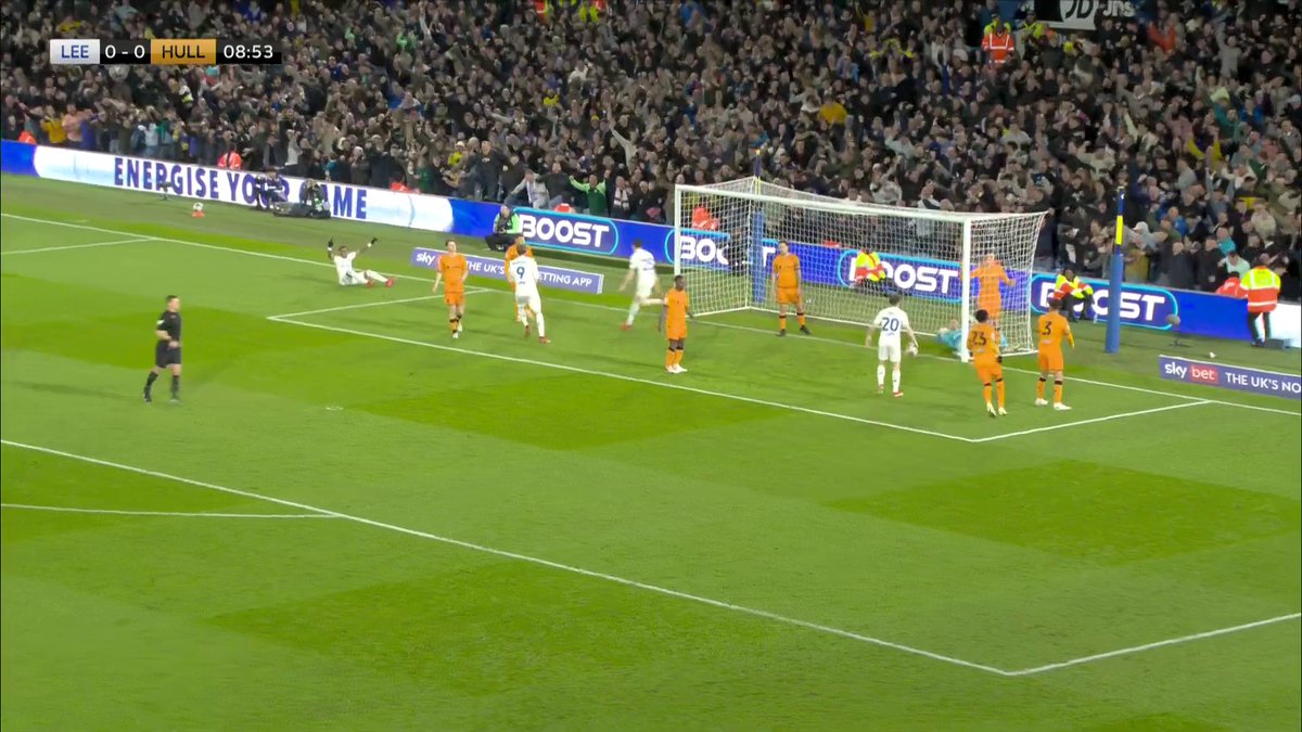 Sam Byram at the back post puts Leeds ahead! 💥