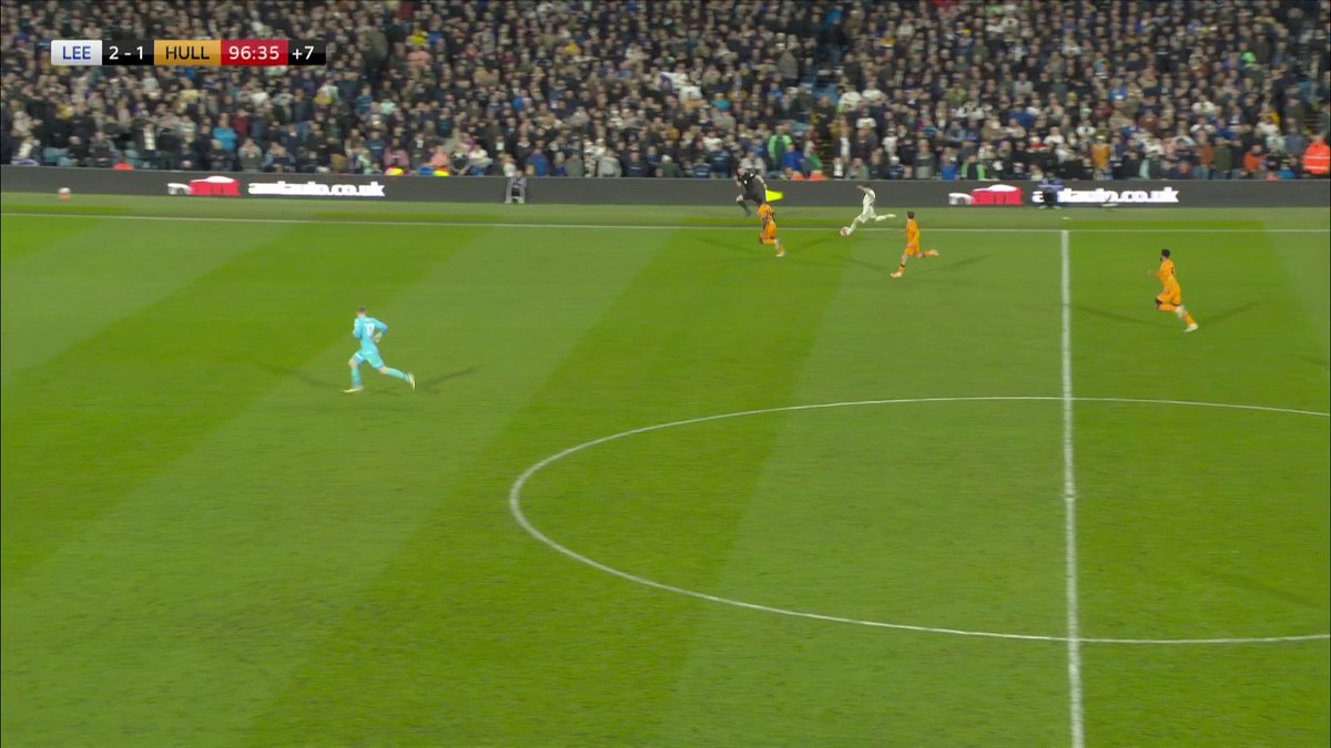 Dan James puts the icing on the cake for Leeds United! 💥