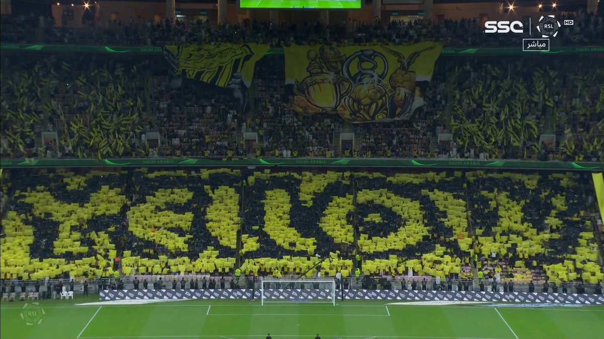 كتب #الاتحاد في المدرج "يلو" 💛 فجعل #الأهلي ليلتهم "بلاك" 🖤 #الأهلي_الاتحاد