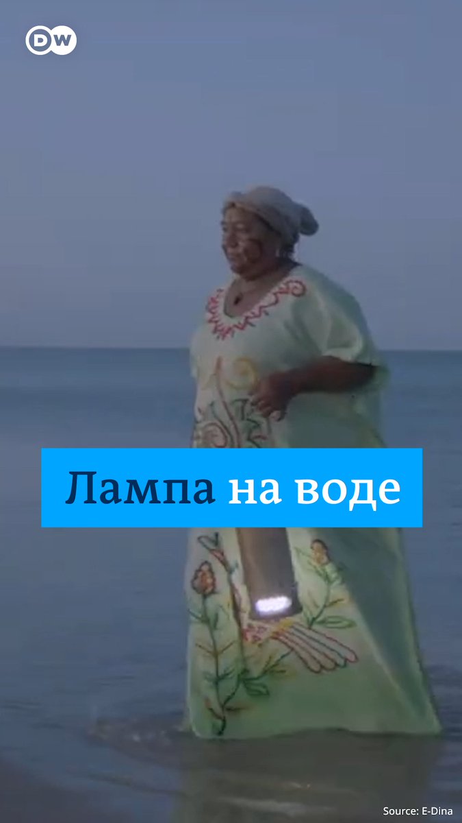 Этой лампе не нужны батарейки. Она работает на обычной соленой воде, притом одной заправки хватает на полтора месяца! В качестве альтернативы можно использовать и другой вид "топлива". Смотрите сами