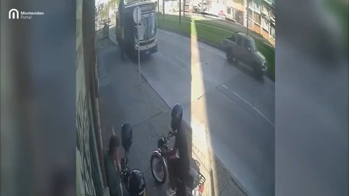 🥸 Darwin Desbocatti comentarista de videos virales. Hoy: “Rondapascua, un milagro uruguayo en semana santa”.