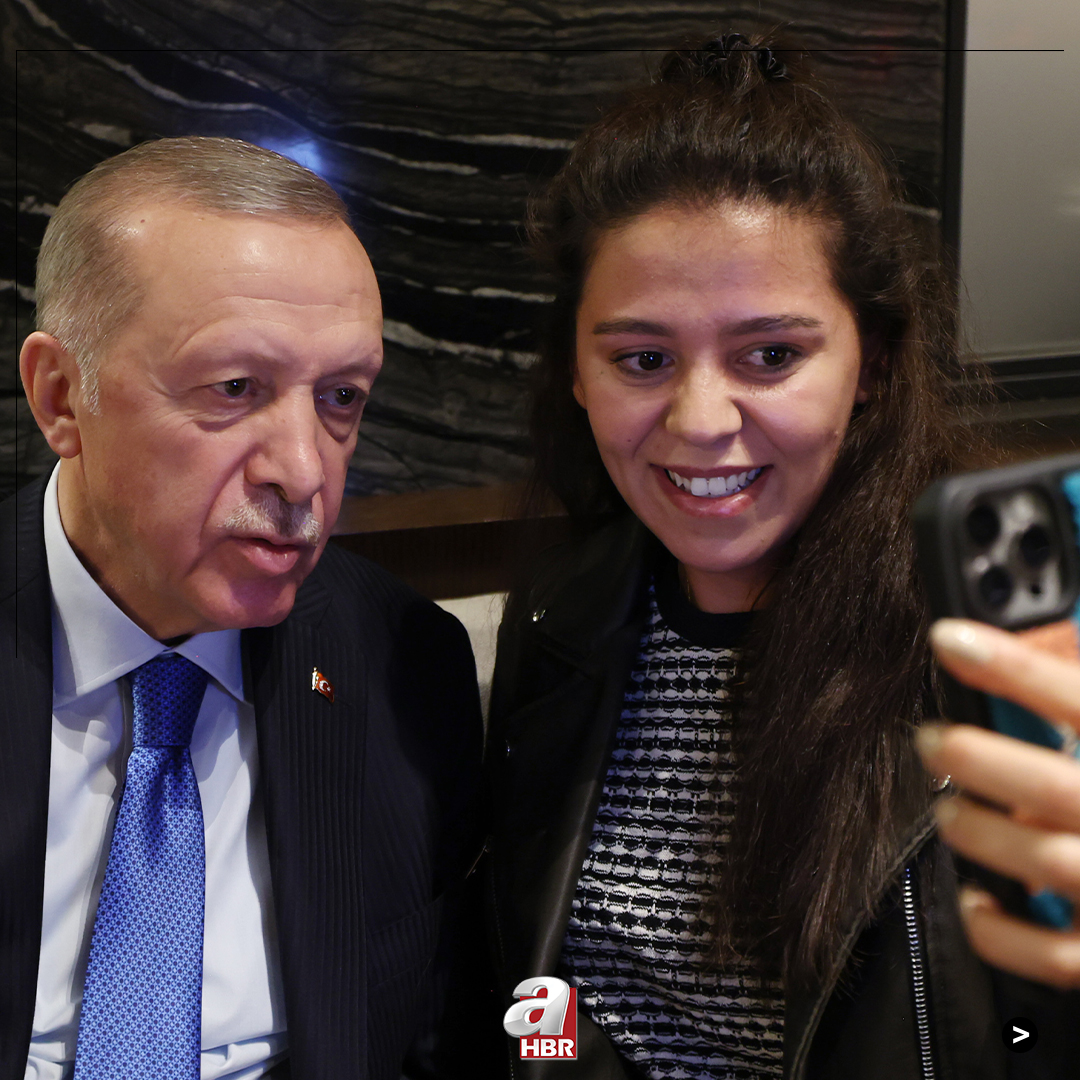 ❝CUMHURBAŞKANIM ADAMSIN ADAM!❞ 🇹🇷 Başkan Recep Tayyip Erdoğan, Ankara'da bir kafeyi ziyaret ederek gençlerle bir araya geldi.