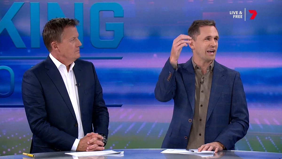 "I always looked for an exit point...you've got to drive your legs. You've got to be stronger than the tackler, make sure you try and fight through". Joel Selwood's advice on how Jack Ginnivan can become harder to tackle.