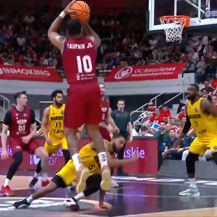 😨 Troy Caupain Jr made him touch earth 😨 #BasketballCL #RoadToBelgrade I UCAM Murcia