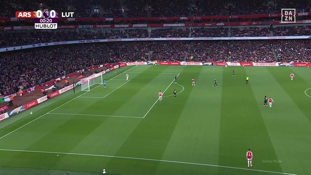 ¿Te imaginas poder ver un partido en modo videojuego? 👀 Pues ahora PUEDES HACERLO EN LA PLATAFORMA DE DAZN en este Arsenal-Luton 😍🎮 #PremierLeagueDAZN ⚽️🏴