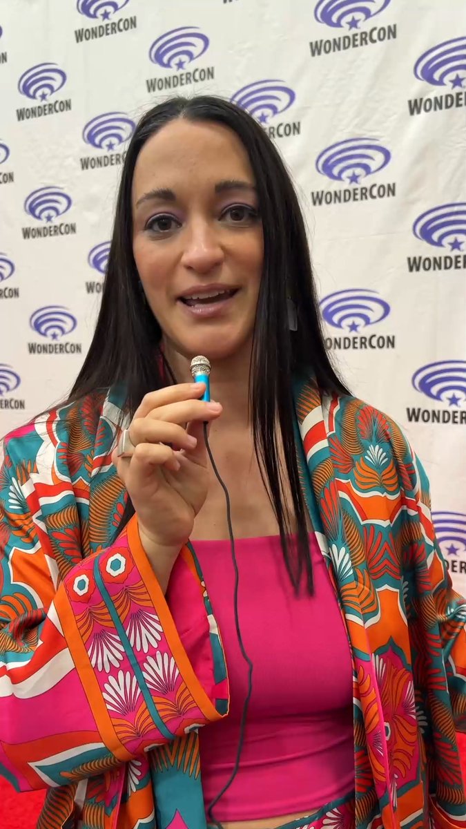 We passed the baby mic to Sara Tomko and Corey Reynolds at #Wondercon to answer YOUR questions about the #Vanderverse and beyond! #ResidentAlien