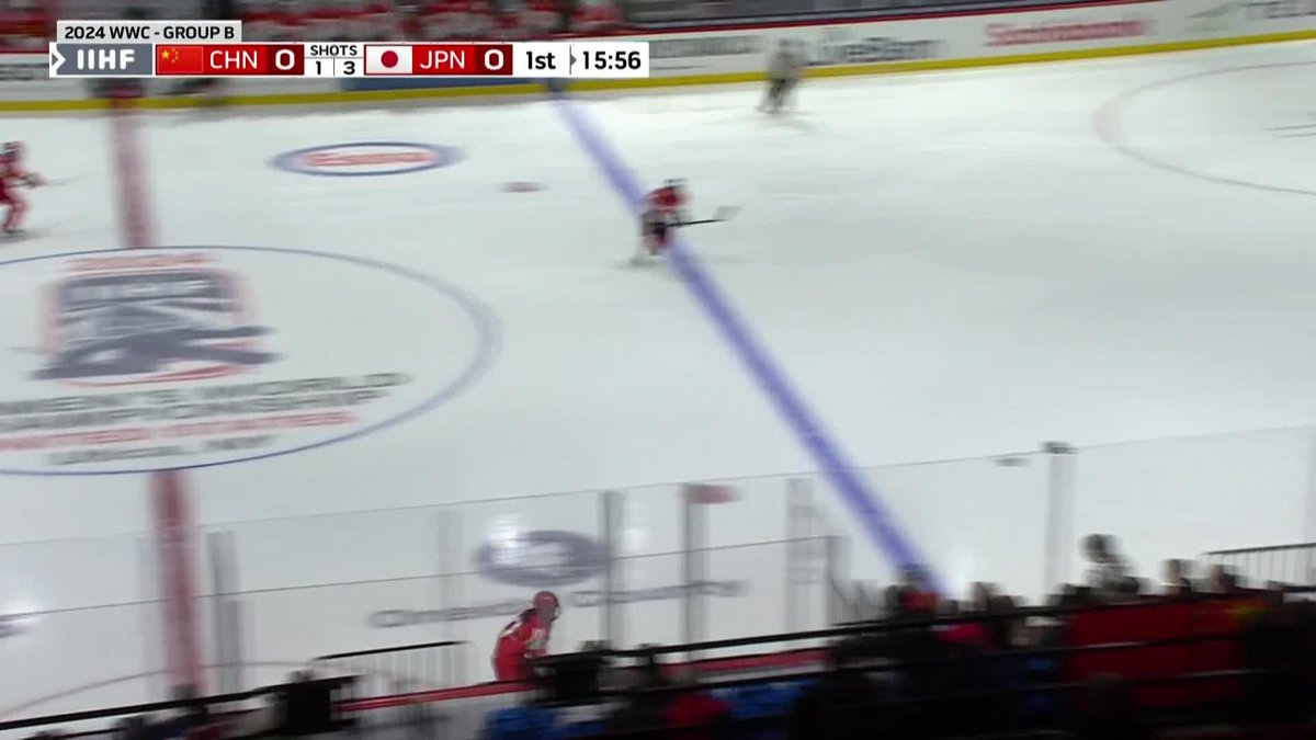 Akane Shiga with a backhand beauty to open scoring for 日本アイスホッケー連盟 公式 #WomensWorlds