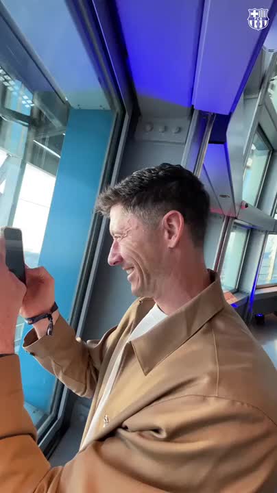 ¿Ves el Spotify Camp Nou, Robert? 👀🏟️ 🔝 Mirador Torre Glòries