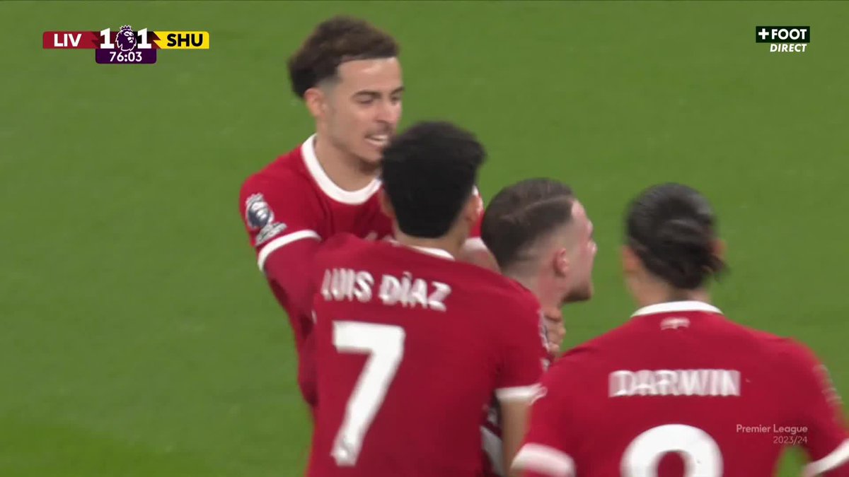 Définition même d’une lucarne. 🎯 QUEL BUT POUR MAC ALLISTER, UN BUT QUI REMET LIVERPOOL EN TÊTE DE LA PREMIER LEAGUE ! ❤️🥵 4 buts, 3 passes décisives sur ses 6 derniers matchs. 😱 🎥 CANAL+ Foot