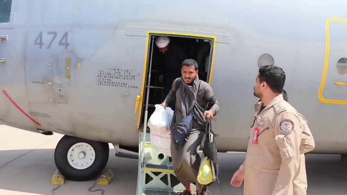 القوات الجوية السعودية تنقل 58 معتمرا يمنيا من #جدة إلى جزيرة سقطرى بعد تأديتهم مناسك العمرة.