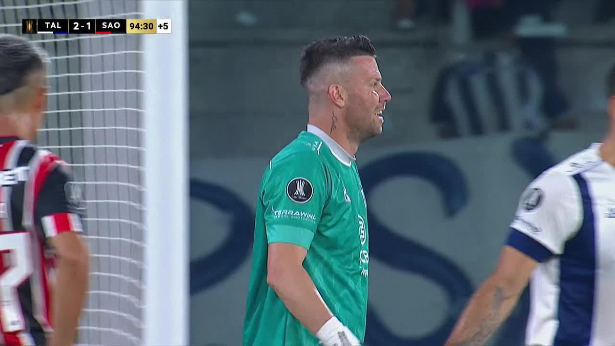 La tremenda atajada de Guido Herrera a los 94' para asegurar los tres puntos de Talleres 🟦⬜️ vs. São Paulo 🇧🇷 en la Copa Libertadores 🏆.