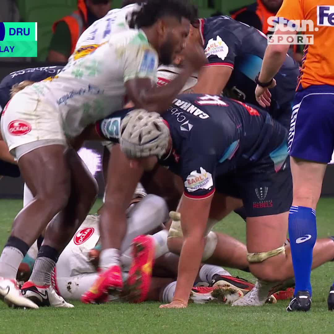 Disgusting play from Frank Lomani rightfully red card carded and should get a hefty ban for this. 🤮 Incredibly dangerous.