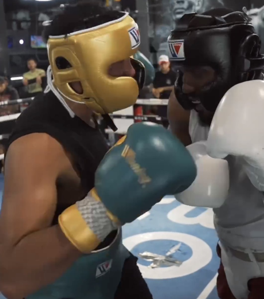 David Benavidez publicly posting footage of himself going to war with Andre Dirrell in sparring: "Let them see everything, I love this s***." [🎥 David Benavidez]