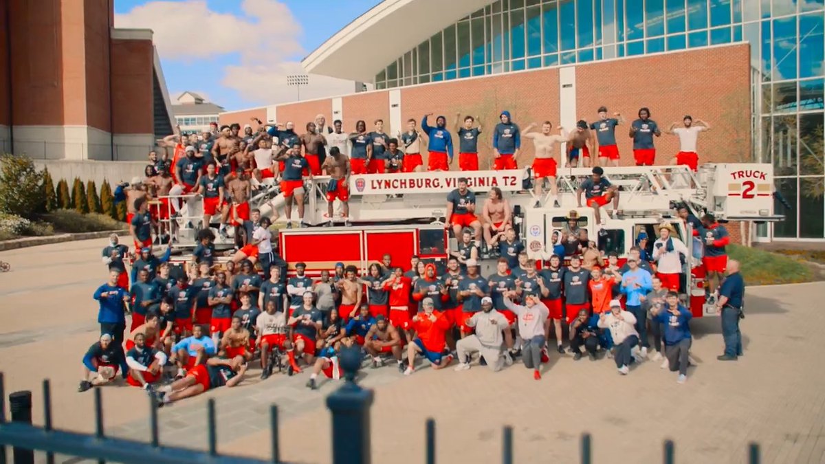 The Lynchburg Fire Department brought the HEAT for today’s workout! 🔥