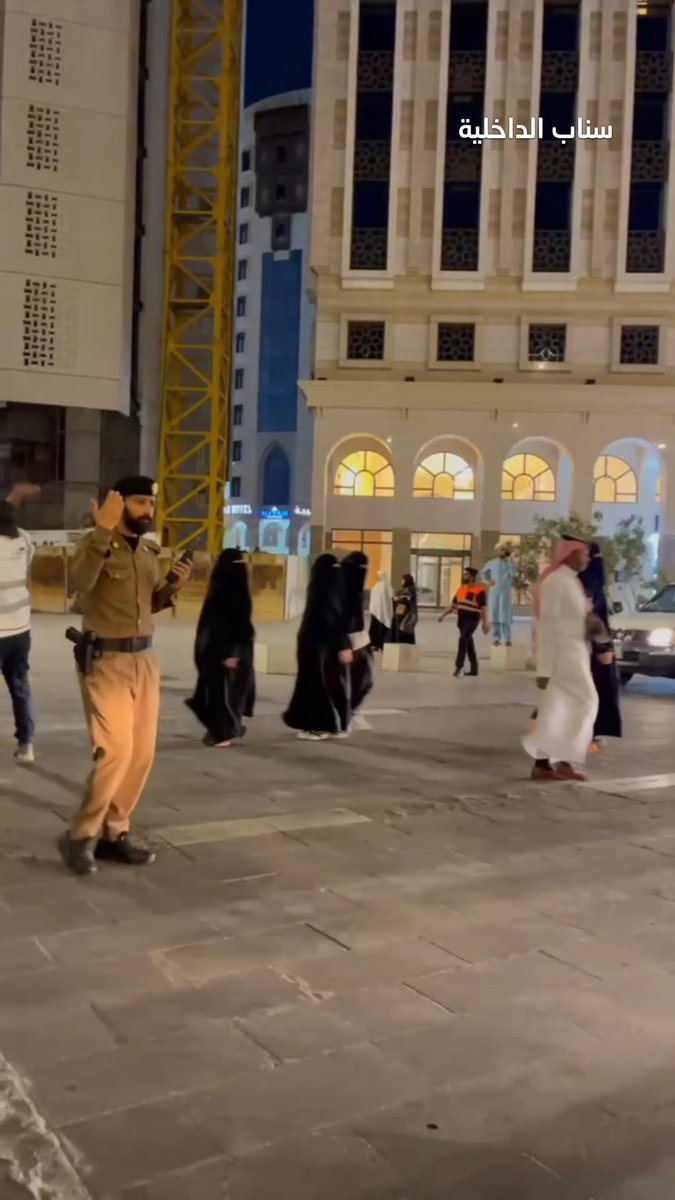 جانب من الجهود الميدانية لمرور منطقة المدينة المنورة خلال ليلة ٢٧ من شهر رمضان المبارك. #المرور_السعودي #يسر_وطمأنينة