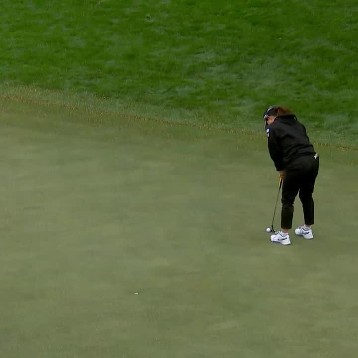 What a par save 👏 勝 みなみ /Minami Katsu digs deep and stays inside the top eight with 4 to play 👀