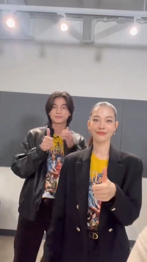 กด Like รัวๆ ให้พี่ได้รู้ว่ามีหนึ่งคนเฝ้ามองพี่อยู่ #ขอจองพี่ไว้ก่อน เวอร์ชั่น #กลัฟจีน่า น่ารักสุดๆ #ลออจันทร์ #Laorchan เสาร์-อาทิตย์นี้ เสนอเป็นตอนจบ เวลา 20.20 น. ดูทีวีกด33 ดูมือถือกด3Plus