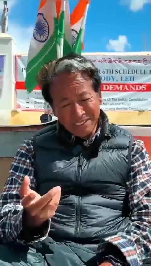 लेह-लद्दाख को ‘वॉर जोन’ बना दिया गया है। हमारे अनशन में शामिल लोगों को भी पुलिस पकड़कर थाने ले गई, जहां उन्हें बॉण्ड भरने को कहा गया। हमें लग रहा है कि यहां हालात कभी भी क़ाबू से बाहर जा सकते हैं। आखिर सरकार में इतनी बौखलाहट क्यों है? आखिर सरकार छिपाना क्या चाहती है? मोदी सरकार को केवल कॉर्पोरेट और वोटों की फिक्र है, न कि लद्दाख की जनता और सुरक्षा की। - सोनम वांगचुक (क्लाइमेट एक्टिविस्ट)