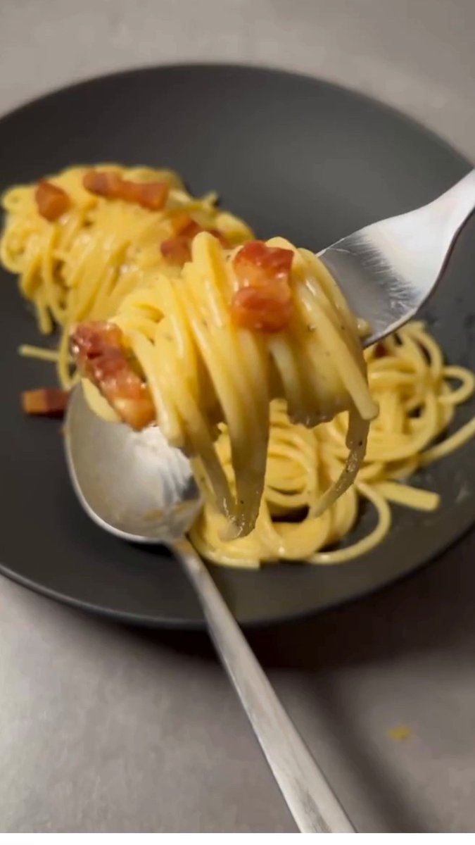 Celebrate Carbonara Day rediscovering tradition's flavours. 🍽️ Pecorino Romano DOP, crispy guanciale, golden yolks, and a hint of black pepper make a culinary icon of Roman and Italian cuisine worldwide. 🇮🇹 Buon appetito! 📹IG justhomemadefood #ilikeitaly #travelinitaly