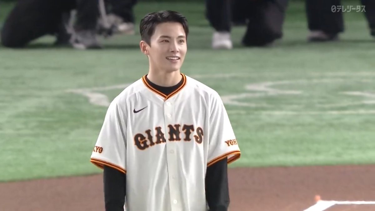 【#巨人🆚 #DeNA】 始球式は #JO1 #川西拓実 さん⚾️ JO1 ✅ただいま #BS日テレ で生中継!! ✅#GIANTS_TV で配信中！ #DRAMATICBASEBALL #ドラベ