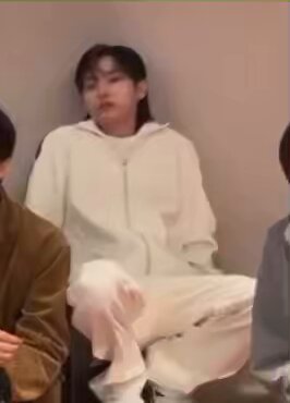🦊pas fansign ada fans yg bilang renjun jgn begadang ya, ga bagus buat badan kamu. gue jawab "iya aku juga tau kok masalahnya ini emg jam kerjanya begini" 😭😭