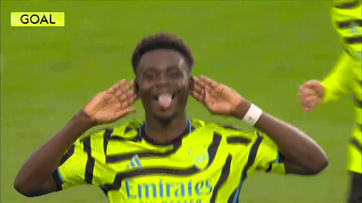Saka slots home from the spot! 🌶️