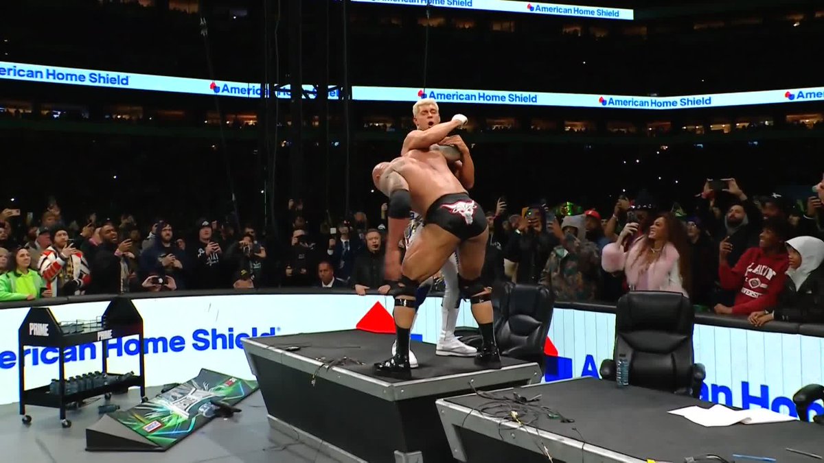 CONTRA LA MESA DE COMENTARIOS. #WrestleMania