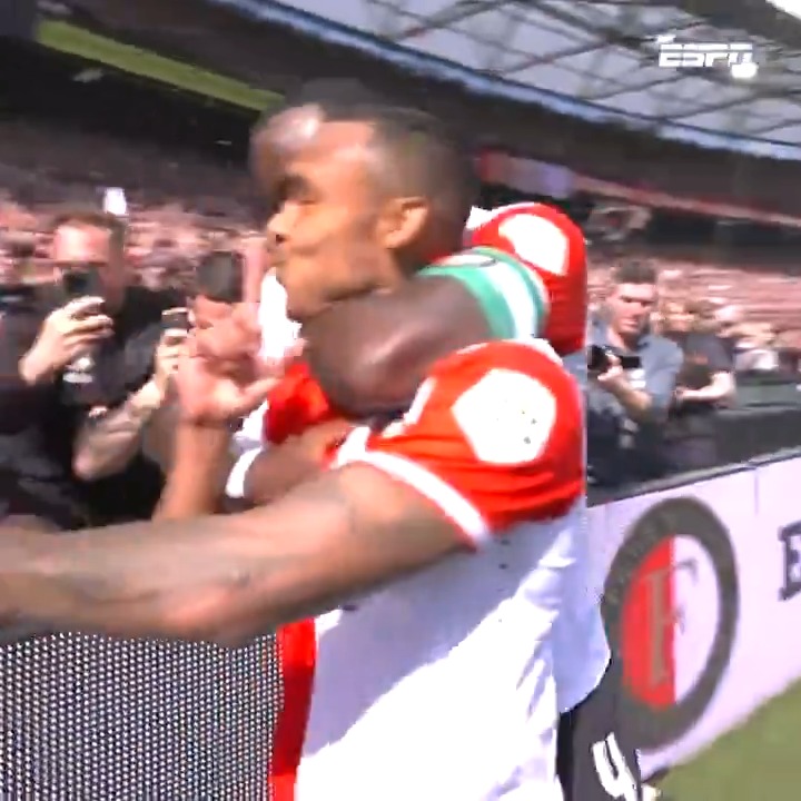 Igor Paixão zet Feyenoord op een verdiende voorsprong ⚽ Een minuut later verdubbelt Yankuba Minteh de voorsprong: 2️⃣-0️⃣ #feyaja
