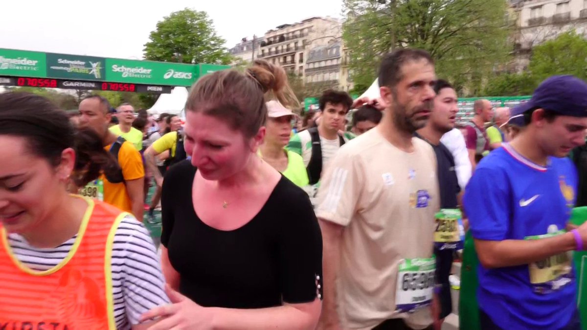 🏃 #ParisMarathon | "On a couru le marathon pour mon mari qui est décédé il y a deux semaines" Un grand moment d’émotion à la fin du marathon de Paris 🥺 📺 Suivez les réactions en direct de la ligne d'arrivée :