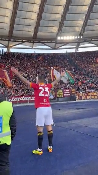 Il gol, e la corsa verso la Curva Sud 💛❤️ #RomaLazio