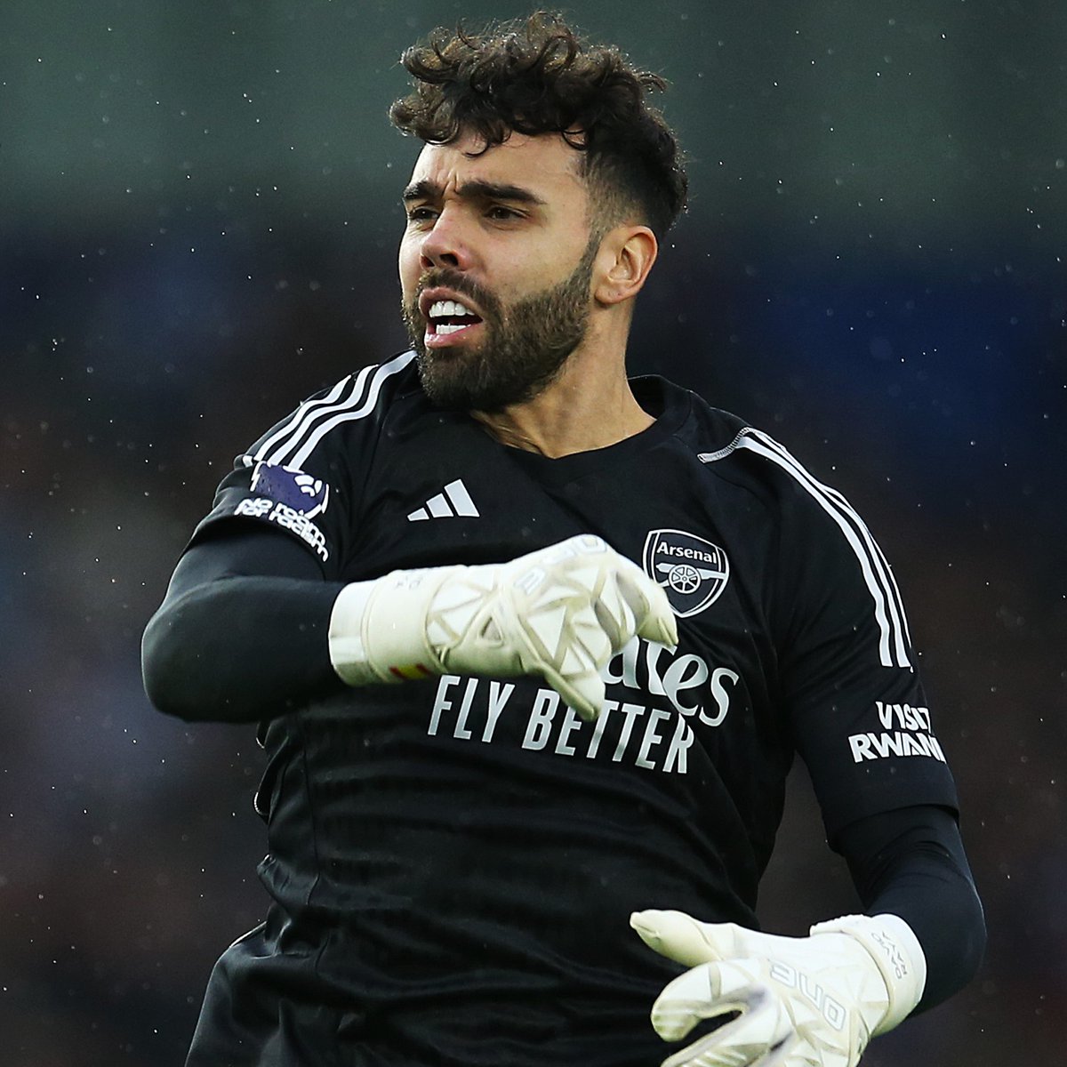 Raya with a splendid one-handed stop 🧤