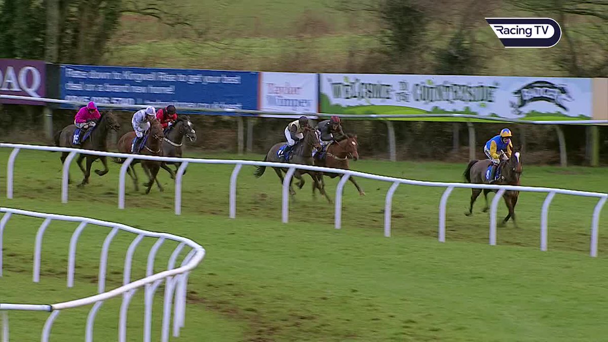 "I don't believe what we've seen!" Who remembers this incredible ride from Aidan Coleman at Wincanton Racecourse?! 😲