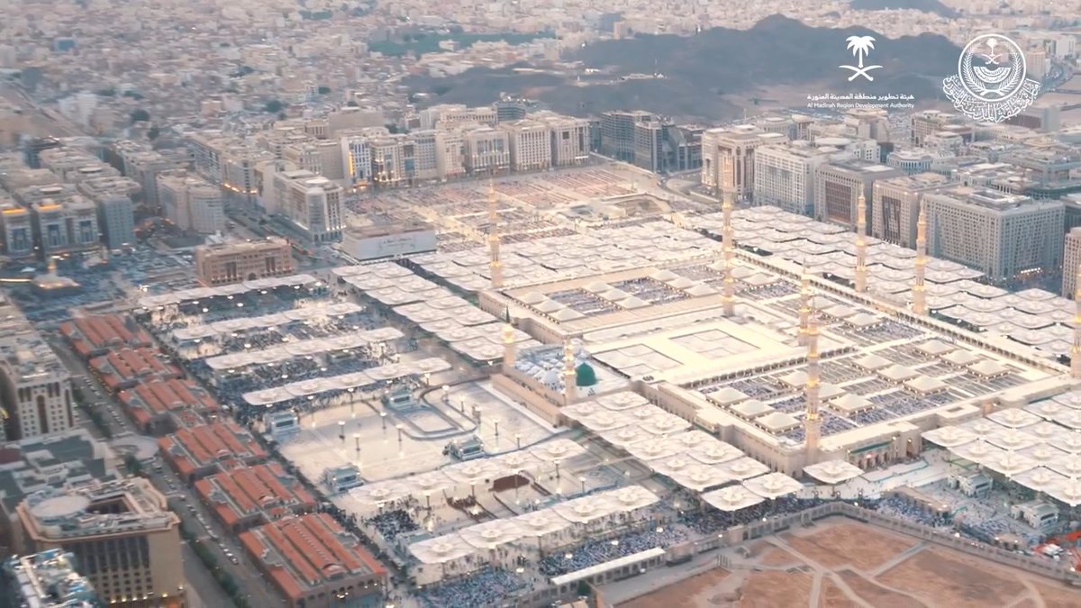 عدسة الإمارة ترافق طيران الأمن في سماء #المدينة_المنورة وتوثّق مشاهد لـ #المساجد_النبوي ومعالم المدينة رئاسة أمن الدولة. #رمضان