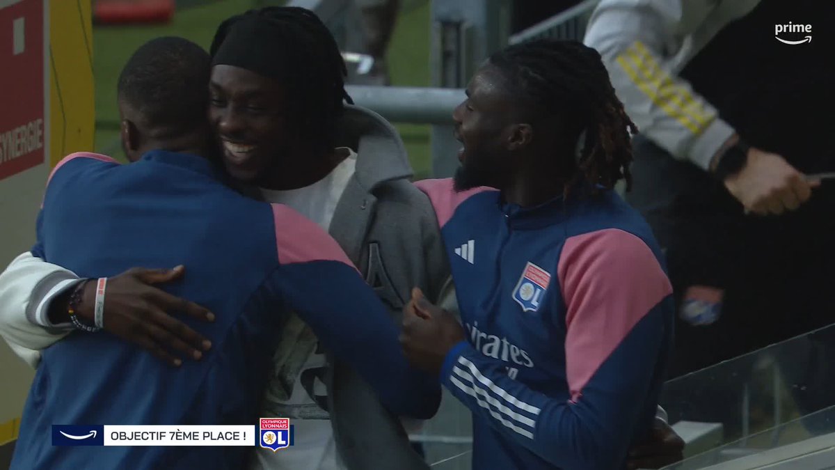 🥹 Les retrouvailles entre Tino Kadewere et ses anciens coéquipiers de l'Olympique Lyonnais #FCNOL
