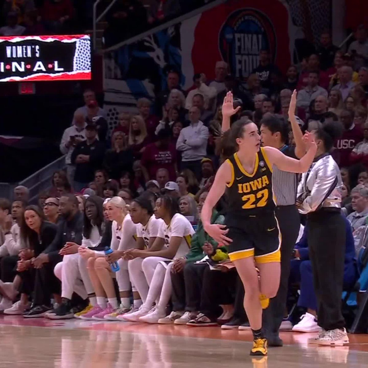 18 FIRST QUARTER POINTS FOR CAITLIN CLARK 🤯 The most points ever in any quarter of a championship game 📈