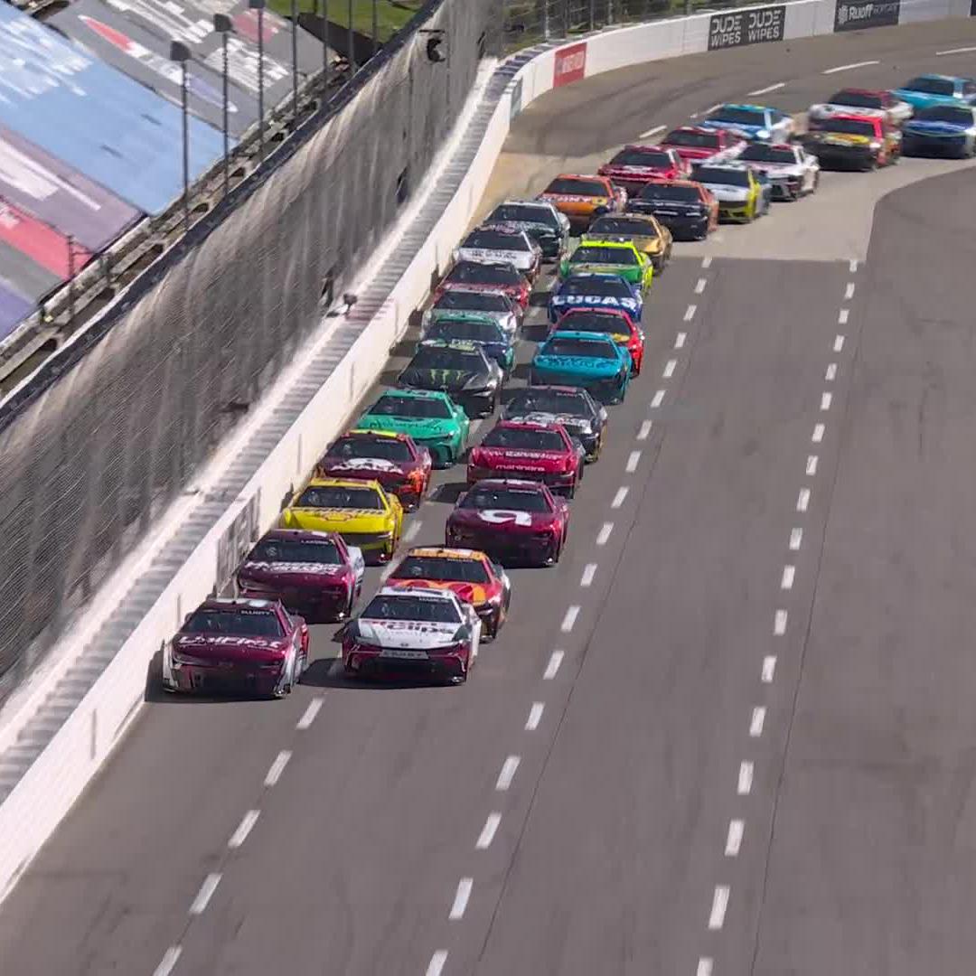 The fans are on their feet! Chase Elliott to the lead! #MVSCookOut400