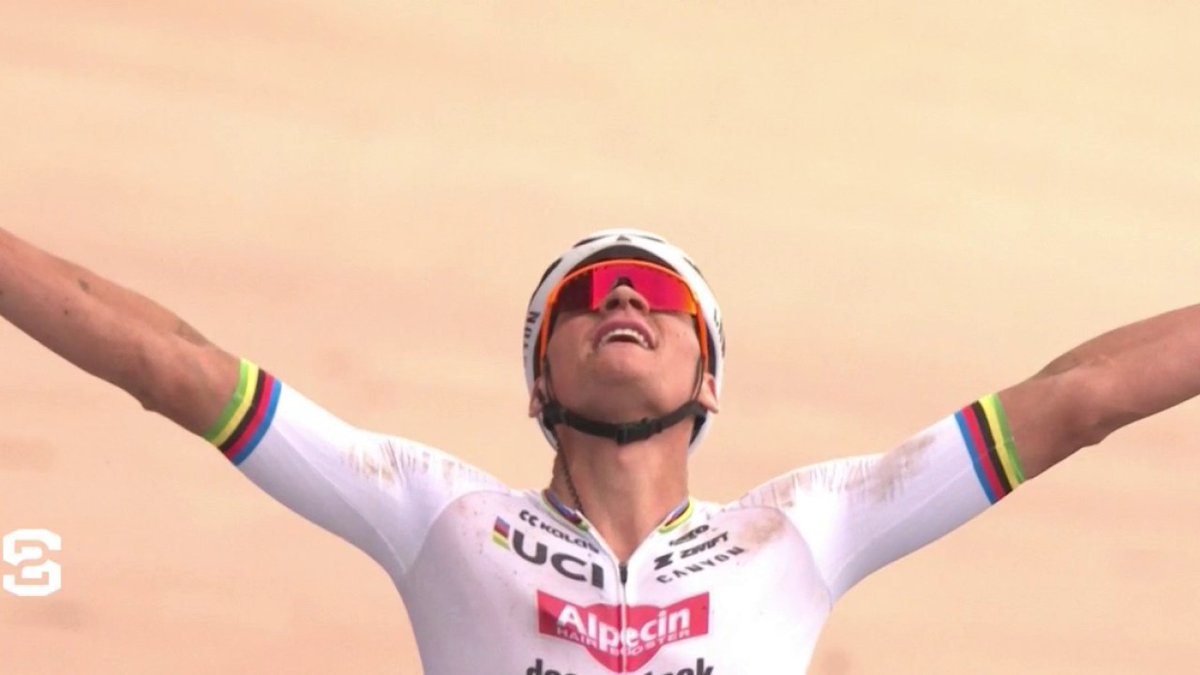 🚴♂️ #Stade2 | Mathieu Van der Poel a survolé cette édition de Paris-Roubaix : le champion du monde et tenant du titre s'est échappé seul, à 59 kilomètres de l'arrivée. Inarrêtable, il continue d'écrire son histoire et vise Paris 2024.