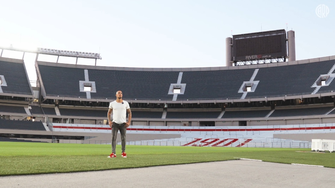 La despedida de una leyenda riverplatense ⚔️👏 Jonatan Maidana le puso punto final a una carrera llena de gloria con nuestros colores y esta noche lo despedimos en casa 🏟️🤍❤️🤍