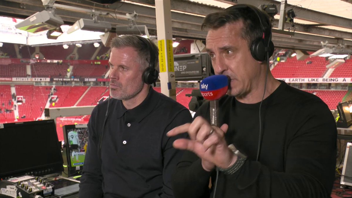 "Manchester United were SO bad" 😤 "The attacking players have cost Liverpool today" 😬 Gary Neville and Jamie Carragher analyse Manchester United 2-2 Liverpool 💭