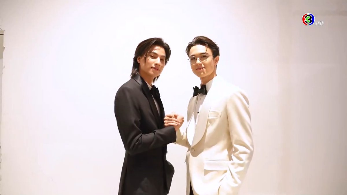 คุณภู #กลัฟคณาวุฒิ ได้ทำตามพันธสัญญาระหว่างจุฑาเทพกับเทวพรหมสำเร็จแล้ว ต่อไปถึงตาของคุณฉัตร #ไมกี้ปณิธาน แล้วนะ ✨ ดวงใจเทวพรหม: ขวัญฤทัย เริ่ม 12 เมษายนนี้ . #ดวงใจเทวพรหม #ลออจันทร์ #Laorchan #ขวัญฤทัย #Kwanruetai วันศุกร์-เสาร์-อาทิตย์ เวลา 20.20 น. ดูทีวีกด33 ดูมือถือกด3Plus